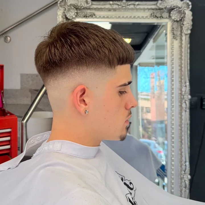 Corte con volumen superior y degradado alto
