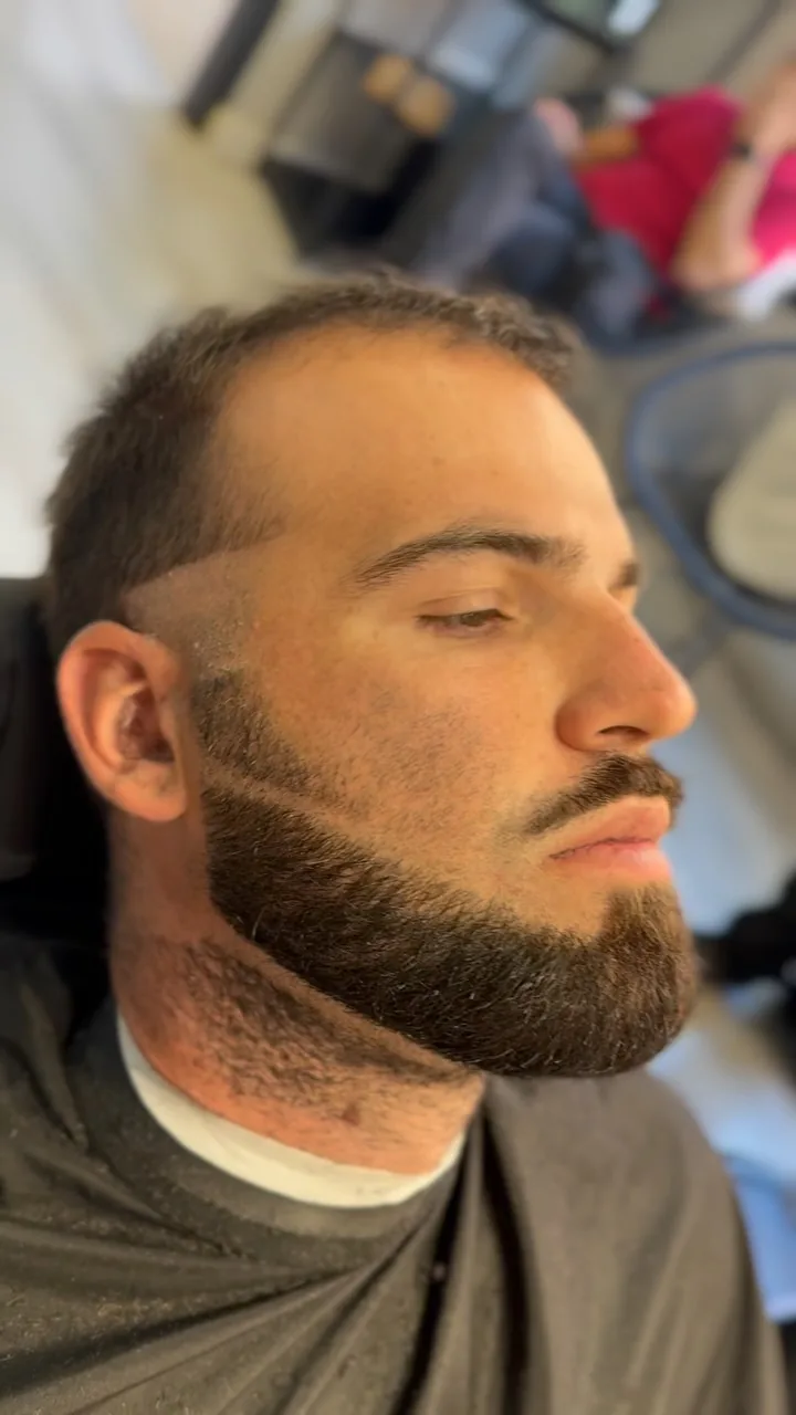 Acabado de barba con contorno definido publicado por Runway